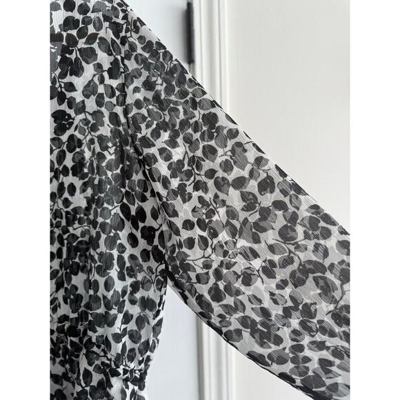 George Women’s Black and White Flowy Long Sleeve Top size 3x - Picture 6 of 7